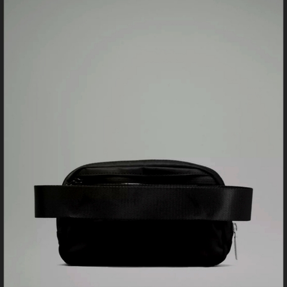 NWT Lululemon Everywhere Belt Bag - Picture 3 of 7
